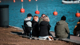 D&uuml;nyanın en mutlu &uuml;lkeleri belli oldu: T&uuml;rkiye'nin yeri dikkat &ccedil;ekti