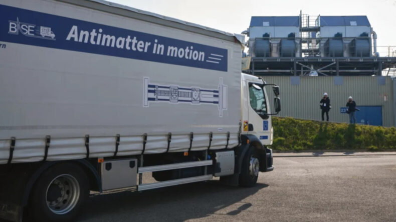 D&uuml;nyanın en tehlikeli sevkiyatında tarihi anlar: Evrenin sırları taşındı