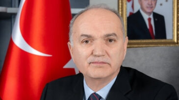 D&uuml;zce Belediye Başkanı &Ouml;zl&uuml;'den 'bağış' iddialarına yanıt: Gizli para istemem, davet ederim