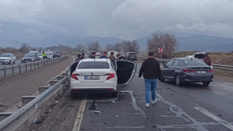El freni &ccedil;ekilmeyen otomobil can aldı! 1 &ouml;l&uuml;, 3 yaralı