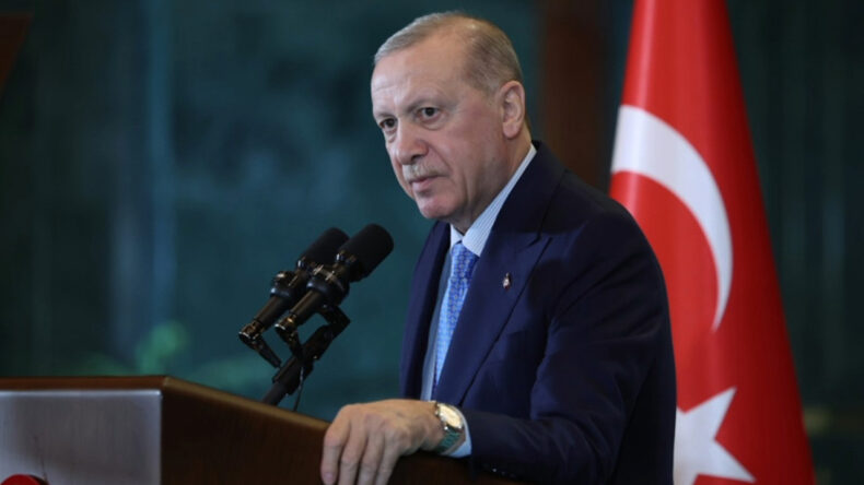 Erdoğan: &Ouml;ğretmene kalkan el, bu milletin istiklaline vurulmuş bir han&ccedil;erdir