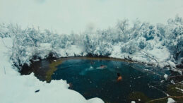 Erzincan'da Buz Gibi Cesaret: Eksi 4&rsquo;te G&ouml;lete Daldılar