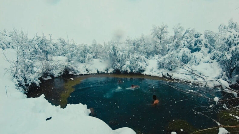 Erzincan'da Buz Gibi Cesaret: Eksi 4’te Gölete Daldılar