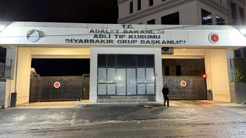 Eşine ve Evde Birlikte Yakaladığı Adamaya Kurşun Sıktı