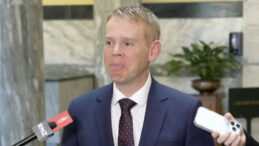 Eski Başbakan, ayrıldığı eşinin 'aldatıldım' iddiasını g&ouml;zyaşları i&ccedil;inde yanıtladı