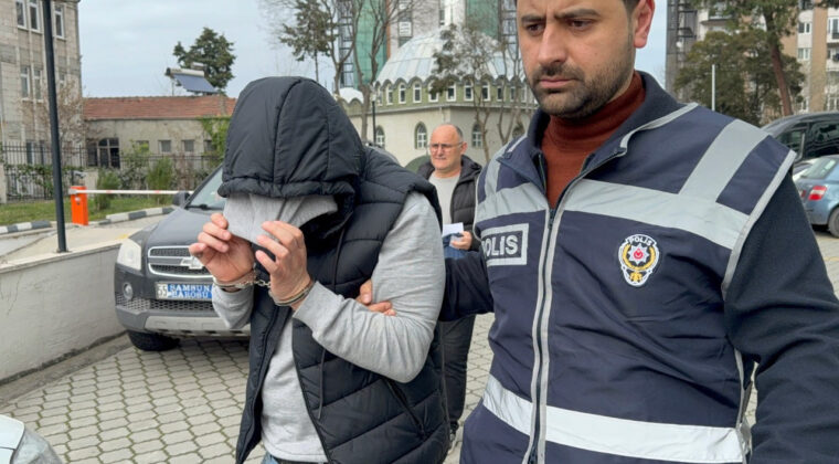 Eski eşini bı&ccedil;ak zoruyla gasp etti