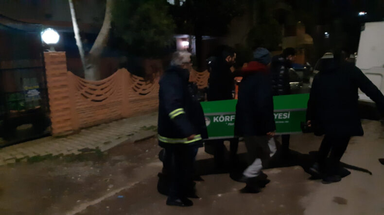 Evden &ouml;nce sesler geldi, sonra cesedi bulundu