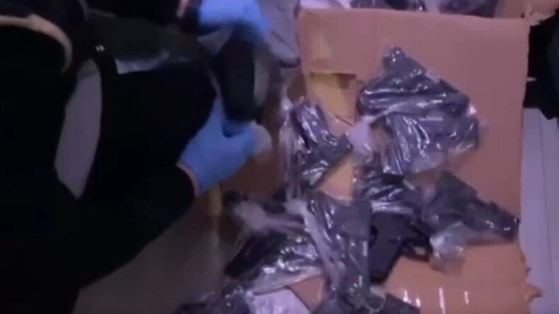 Evinden Cephanelik &Ccedil;ıktı