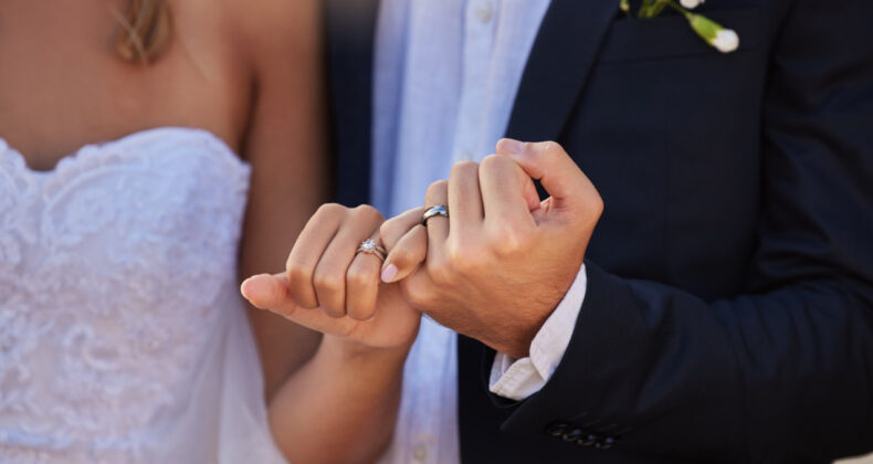 Evlenecek gen&ccedil;lere faizsiz kredinin şartları belli oldu