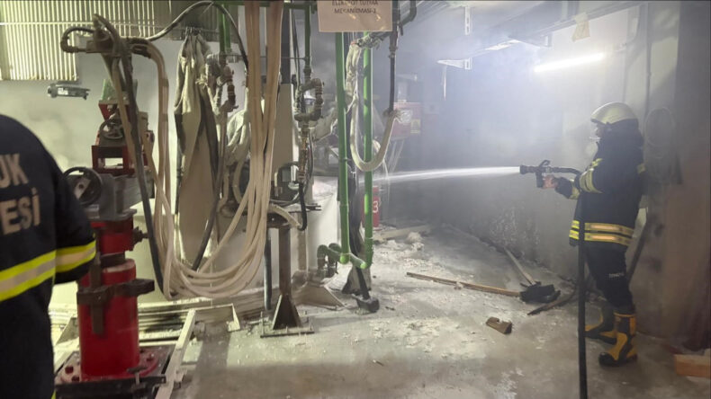 Fabrikada Patlama: 2 İş&ccedil;i Yaralandı