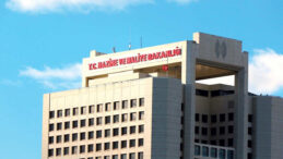 Faize 637 milyar lira gitti