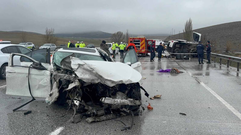 Feci kaza: Baba ve oğlu hayatını kaybetti! Yaralılar var