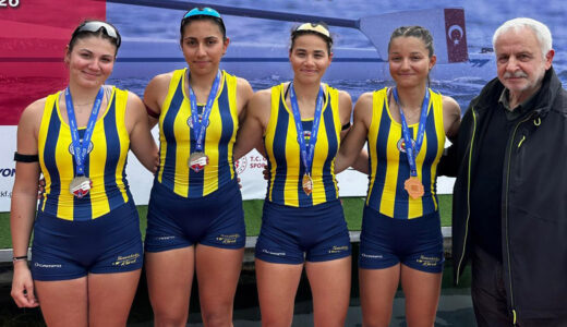 Fenerbah&ccedil;e, T&uuml;rkiye Kupası K&uuml;rek Yarışları'nda erkekler ve kadınlarda zirvede