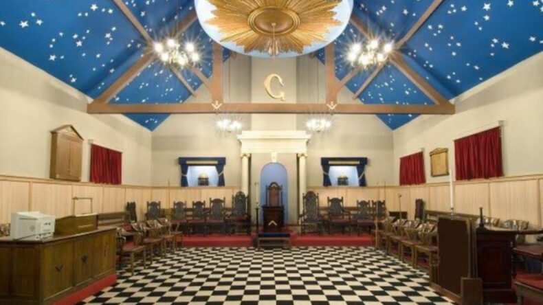 Fransa'da g&uuml;ndem mason-mafya bağlantısı: Eski istihbarat&ccedil;ılar ve iş insanları yargılanıyor