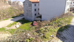 Freni Boşalan Otomobil Şarampole U&ccedil;tu: Baba ile Oğlu Yaralandı