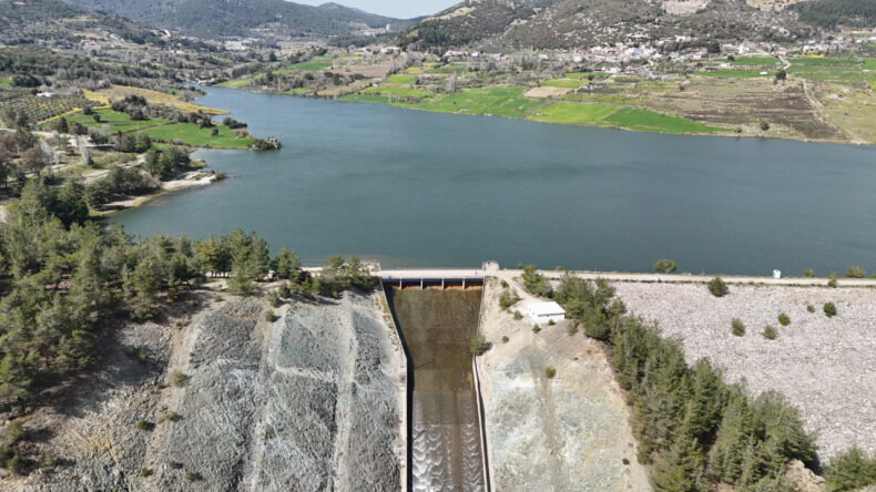 Geçen yıl tamamen kurumuştu, üç ayda doldu: Fazla su tahliye ediliyor
