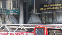 Gelinlik&ccedil;ide Yangın &Ccedil;ıktı, Ekmek Teknesi Yanınca G&ouml;zyaşlarına Boğuldu