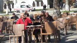 Gen&ccedil;ler gidiyor, emekliler yerleşiyor