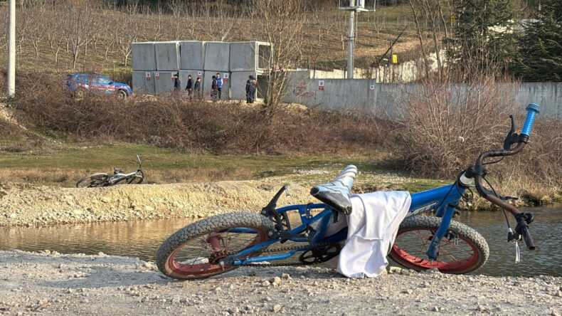 Girilmesi Yasak Olan Gölette Ölümden Döndü