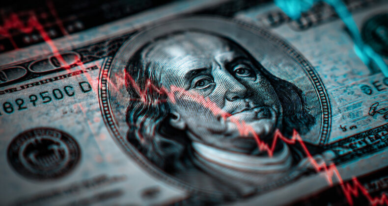 G&uuml;&ccedil;lenen dolar 'yeni g&uuml;venli liman' oldu