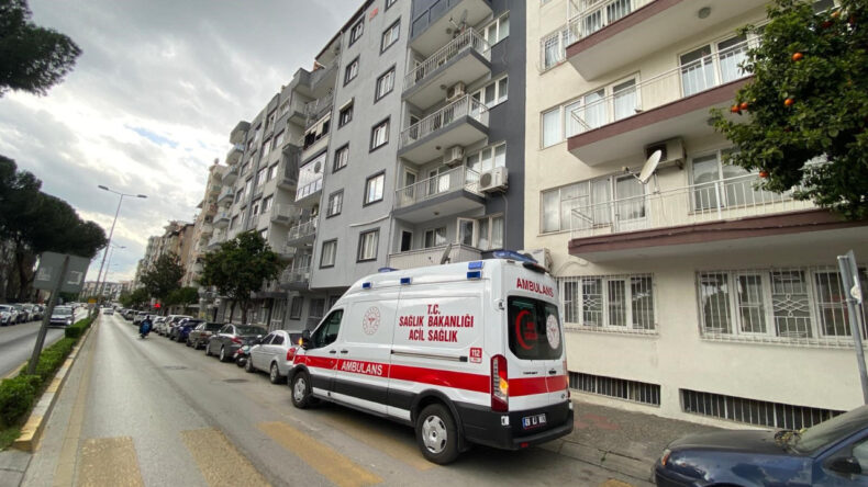 Haber alınamayan yaşlı kadın balkonda bulundu