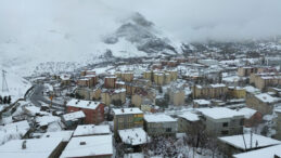 Hakkari&rsquo;de 82 Yerleşim Yerinin Yolu Ulaşıma Kapandı