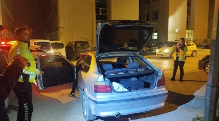 Hastane bah&ccedil;esinde 'konser' verdi, trafikten men edildi