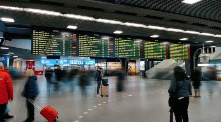 Havada b&uuml;y&uuml;k grev: 70 binden fazla u&ccedil;uş etkilenecek