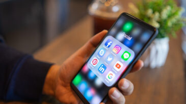 Her beş ebeveynden biri sosyal medya bağımlısı