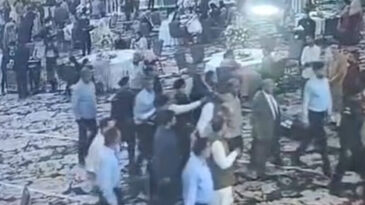 Hindistan'da Parti Liderine Kalabalığın Ortasında Suikast Girişimi