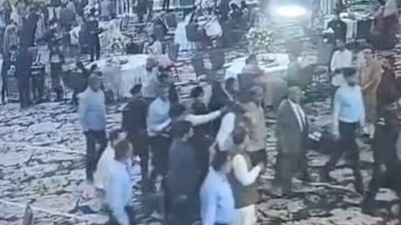 Hindistan'da Parti Liderine Kalabalığın Ortasında Suikast Girişimi