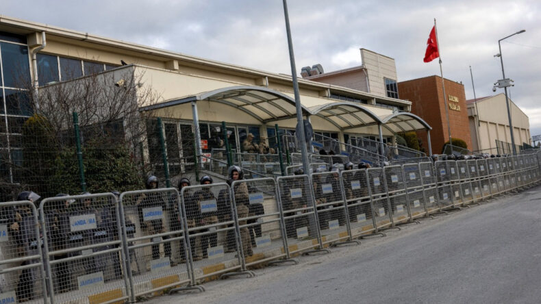 İBB davasından görüntü paylaşan bir kişi için gözaltı kararı