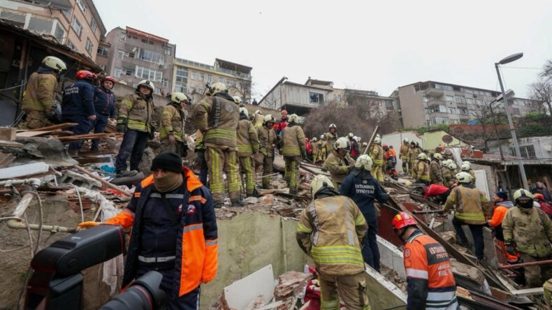 İBB'den Fatih'te bina &ccedil;&ouml;kmesine ilişkin a&ccedil;ıklama