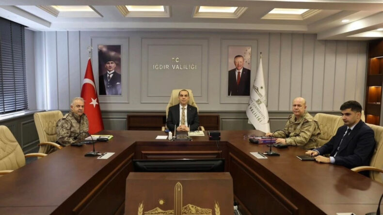 İ&ccedil;işleri Bakanı &Ccedil;ift&ccedil;i'den Sınır İllerinin Valileriyle G&uuml;venlik Toplantısı