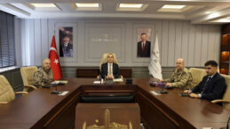 İ&ccedil;işleri Bakanı &Ccedil;ift&ccedil;i'den Sınır İllerinin Valileriyle G&uuml;venlik Toplantısı