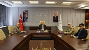 İ&ccedil;işleri Bakanı &Ccedil;ift&ccedil;i'den Sınır İllerinin Valileriyle G&uuml;venlik Toplantısı