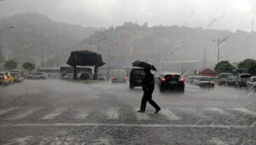 İ&ccedil;işleri Bakanlığı'ndan 18 il i&ccedil;in kar ve sağanak uyarısı