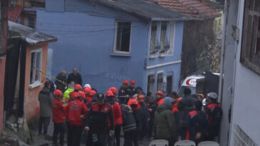 İki binanın &ccedil;&ouml;kt&uuml;ğ&uuml; mahallenin sakinleri konuştu: Bomba zannettim