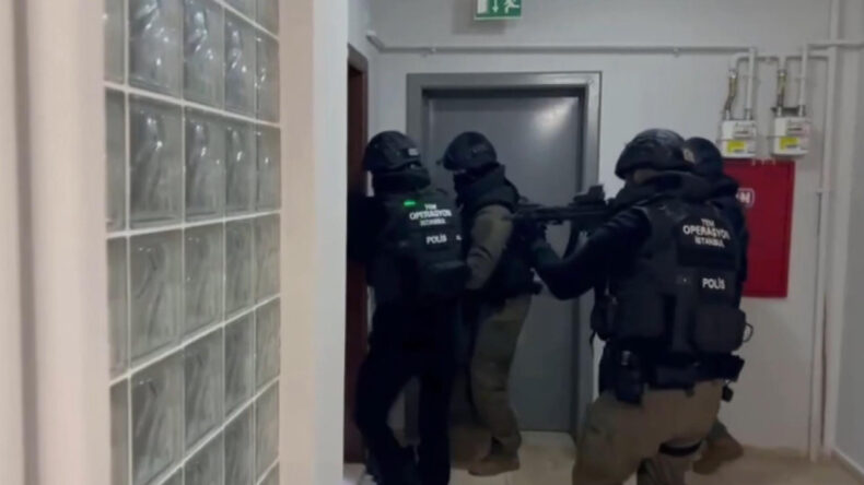 İki ilde IŞİD operasyonu: 9 g&ouml;zaltı