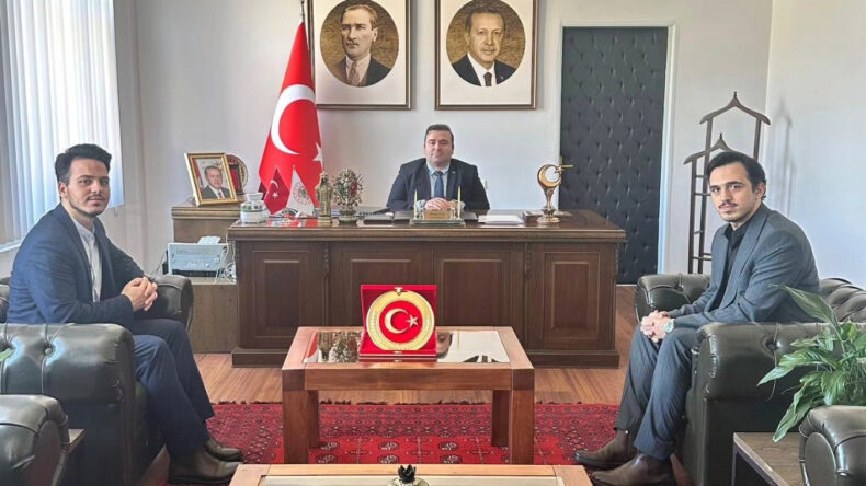 İkiz kardeşler komşu k&ouml;ylere imam olarak atandı