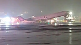 İniş Yapan U&ccedil;ak Yer Aracına &Ccedil;arptı: Yaralılar Var