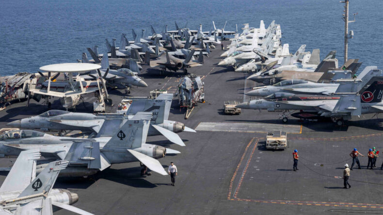 İran: ABD'nin u&ccedil;ak gemisi ağır hasar aldı