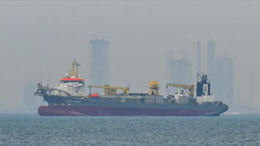 İran Devrim Muhafızları&rsquo;ndan ABD&rsquo;ye H&uuml;rm&uuml;z resti: Onları bekliyoruz