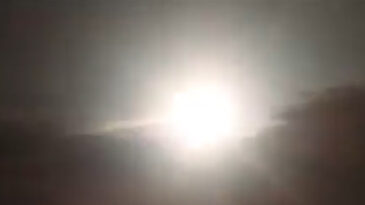 İran G&ouml;r&uuml;nt&uuml;leri Yayınladı: Lincoln U&ccedil;ak Gemisine F&uuml;ze Attık