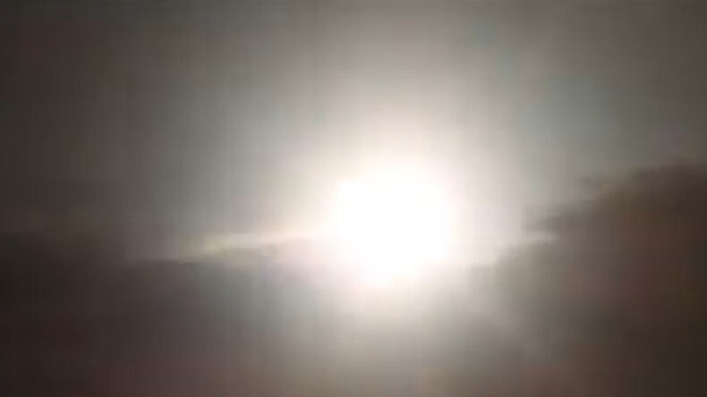 İran G&ouml;r&uuml;nt&uuml;leri Yayınladı: Lincoln U&ccedil;ak Gemisine F&uuml;ze Attık