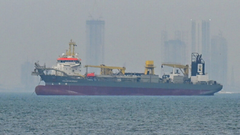 İran, H&uuml;rm&uuml;z Boğazı&rsquo;nda Bir Petrol Tankerini Daha Vurdu