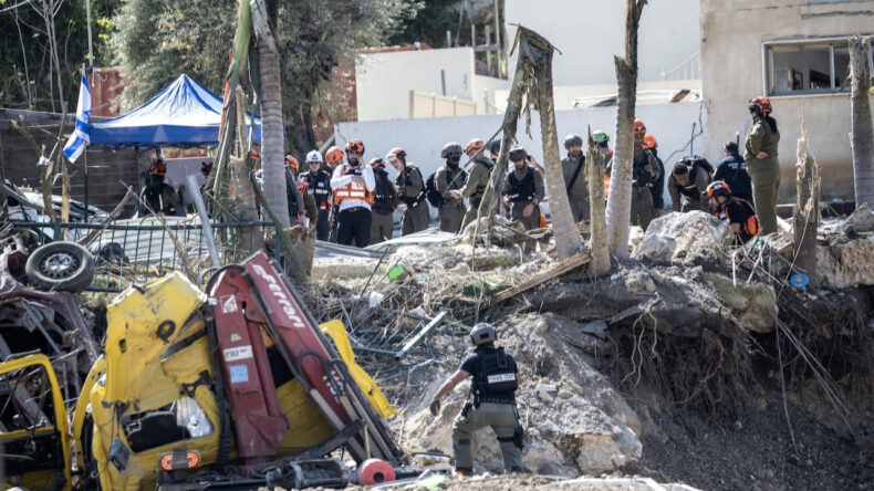 İran, İsrail'i vurdu: 3 yaralı var