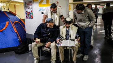 İran ve Hizbullah&rsquo;tan eş zamanlı saldırı: İsrail'de sirenler &ccedil;aldı