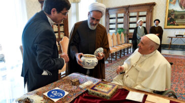 İran'ın Ge&ccedil;iş S&uuml;recini Y&ouml;netecek &Uuml;&ccedil;&uuml;nc&uuml; İsim A&ccedil;ıklandı