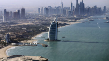 İran'ın Misillemesi K&ouml;rfez'e Yayılıyor: Dubai'de Yangın Alarmı